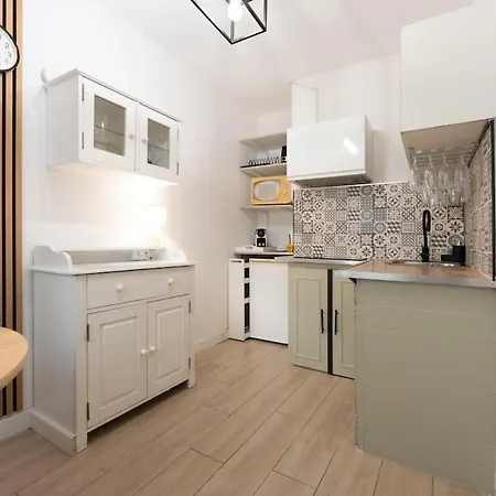 Jean-médcin, Quiet Studio, Train Station 5 Min Away *