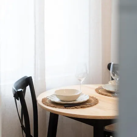 Appartement Jean-médcin, Quiet Studio, Train Station 5 Min Away *