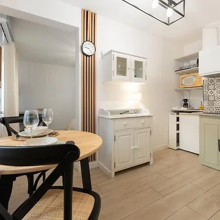 Appartement Jean-médcin, Quiet Studio, Train Station 5 Min Away